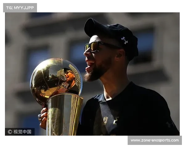 库里登上《雪茄与烈酒》杂志封面展现大佬气质手持雪茄演绎豪迈风范